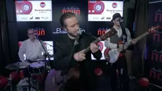 Jarkko Martikainen (liven&auml; Radio Novan Nen&auml;radio-l&auml;hetyksess&auml;)