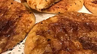 فطائر بحشوة البصل والكاري ( پرتوه ) Fatayer stuffed onion and curry