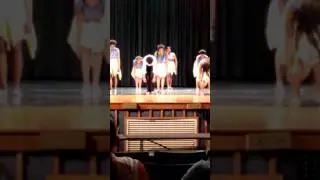 Dynamic Ray dancing modern routine
