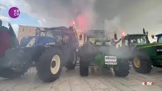 Farmers demonstrate outside parliament in Athens to demand financial help