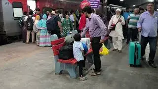 Fastest Garibrath Express | Journey in Delhi Mumbai Garibrath Express | 12910 Train Journey