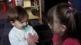 Moira en Keira having fun (6 May 2009)