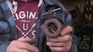 Industrial nut cracker