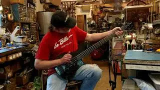 1095 Singlecut 4 string bass medium (32
