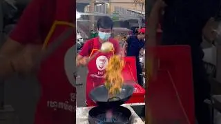 Amazing Skills! Wok Master, cooked noodles in 45 seconds #shorts