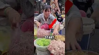 Вьетнамские торговцы продают банановые цветы вот так.