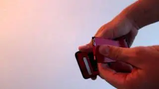 How to remove the battery in an HTC EVO 4G