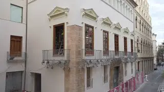 Descubrimiento de la fachada del Centro de Arte Hortensia Herrero