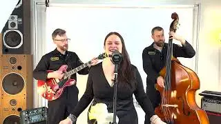 CASSANDRA LYNN & GOOD COMPANY - JUST BE THERE | Live - Inside The Artist's Studio