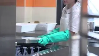 Dentro CIR food - Una giornata di lavoro nel centro pasti