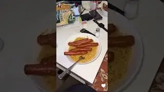HAWA MANGE LE REPAS DE LOULOU