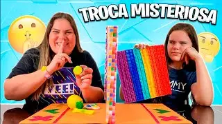 TROCANDO FIDGET TOYS SEM VER * Última vez da Manuzinha no canal 😡