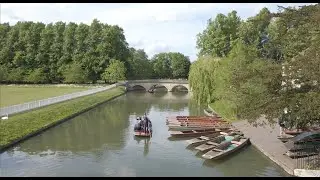 Relaxing walk around Cambridge University Colleges. River Cam Punting. Walking around Cambridge.
