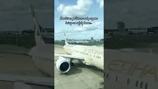 Every safe landing is a masterpiece of skill and coordination✨#viralshort #flight #qatar#goanvlogger