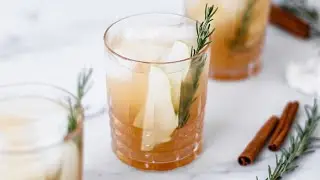 Cocktail How To: Spiced Pear Bourbon Smash