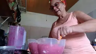 Bolo de beterraba com farinha de arroz.