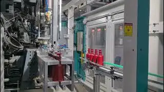 Watch out! 4 layer EVOH barrier layer co-extrusion blow molding machine producing pesticide bottle