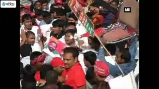 Watch: Samajwadi Party Workers Clash During Vikas Rath Yatra