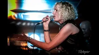 Zoe Schwarz live in the studio, recording FEELING GOOD, Zoe Schwarz Blue Commotion, Oct 2016