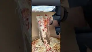 Eating Nonna&rsquo;s pizza and doing a cheese pull test!