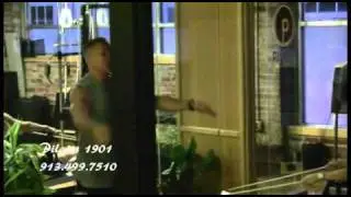 Мастер-тренер по пилатесу Стотт Джон Гэри преподает реформер в клубе пилатеса 1901 года в Канзас-Сити