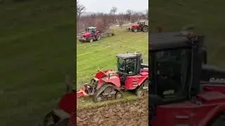 Большой трактор Case вспахивает мокрое поле #usatractor #casetractor #plowing