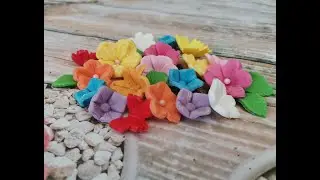 Mažos gėlės iš cukrinės masės