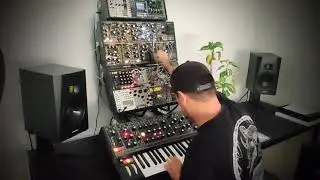 Moog Matriarch & Instruo Sa&iuml;ch played as an 8 oscillator voice