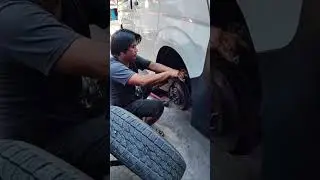 How to replace wheel bearings , brake pads, and adjust brakes on the rear wheel. Of HI ACE COMMUTER