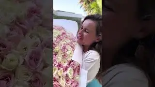Эмоции девушки от букета из 300 роз от Huge Flowers Bali