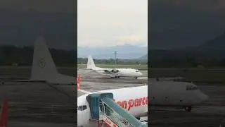 Pesawat Takeoff-Landing Di Bandara Sultan Hasanuddin Makassar#shorts #cinematicpesawat #cinematic