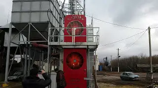 How do farmers store grain ?