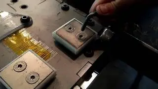 Magnetar - Robot Wars 2017 (series 3/10) - Magnet installation - Team Concussion try to help...