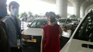 KIM SHARMA WITH HER FATHER SPOTTED AT AIRPORT FLYING FROM MUMBAI #Kimsharma