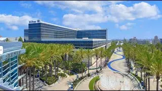 Hilton Anaheim Room Tour: Room 5-444 Pool View, Disneyland Good Neighbor Hotel