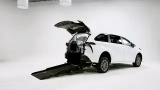 Видеоролик о фургоне Toyota с задним входом для инвалидных колясок