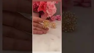 Gold Earrings stone's setting style