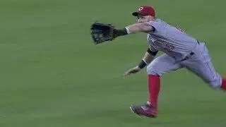 CIN@ARI: Schumaker sprints to make a diving grab