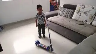 Patinete 3 Rodas - Os Vingadores - Marvel - Avengers - Luzes nas Rodas