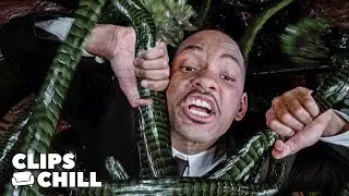 “He's Fine, He Does This All The Time”| Men in Black II (Will Smith, Tommy Lee Jones)
