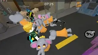 Roblox Piggy FUNNY ELLY JUMPSCARES + GLITCH.... so many elephants