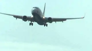 St&uuml;rmischer Sunexpress Anflug Berlin-Tegel RWY08L