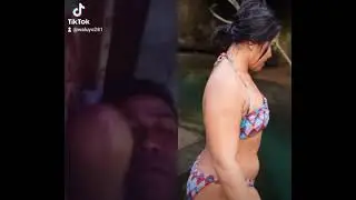 gadis mandidi tengah hutan telanjang