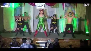 travestie show van Miss Thalia