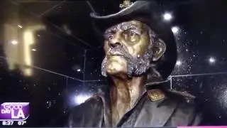 Lemmy Kilmister Statue Unveiled at Los Angeles&rsquo; Rainbow Bar & Grill  8/24/2016
