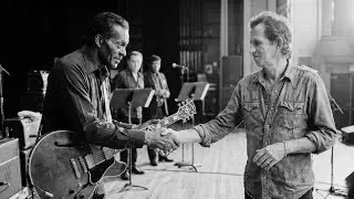 Keith Richards extended his hand to Chuck Berry &mdash; Chuck's response left everyone SILENT