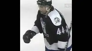 Roman Hamrl&iacute;k scores a goal vs Sabres (3/19/1995)