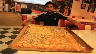 India's Largest Pizza - Eating Competition 😱