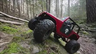 Vanquish VS4-10 Gearbox in an selfmade Glasfiber Frame with Jeep JK Body an SCX 10 Pro Axles