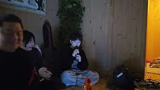 흔들리는 꽃들 속에서 네 샴푸향이 느껴진거야